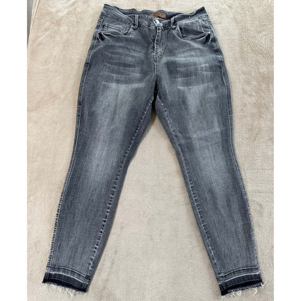 Judy Blue Straight Fit Jeans Women Size 31 (32) Gray Wash Distressed Stretch EUC
